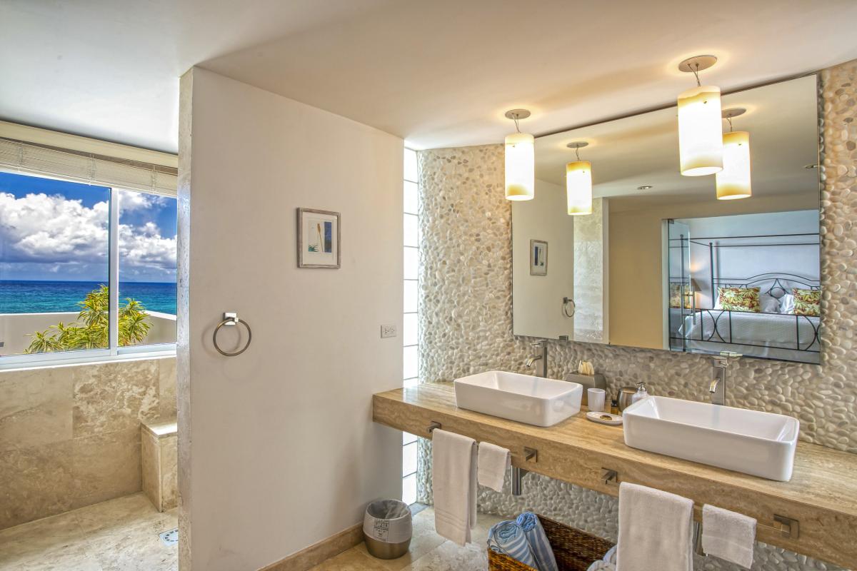 33_EtoiledeMer-Bathroom2_ villa 4 chambres piscine vue mer Cupecoy Saint Martin